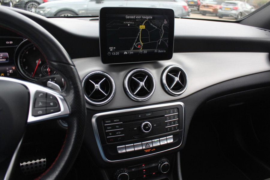 Mercedes-Benz CLA-Klasse Shooting Brake 180 / Panoramadak / Camera / Half leder / Navigatie / 18'' / LED Koplampen / Stoelverwarming / Cruise Control