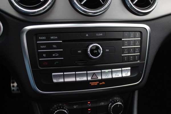 Mercedes-Benz CLA-Klasse Shooting Brake 180 / Panoramadak / Camera / Half leder / Navigatie / 18'' / LED Koplampen / Stoelverwarming / Cruise Control
