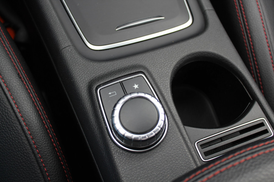 Mercedes-Benz CLA-Klasse Shooting Brake 180 / Panoramadak / Camera / Half leder / Navigatie / 18'' / LED Koplampen / Stoelverwarming / Cruise Control