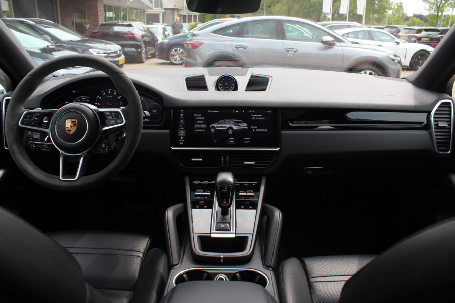 Porsche Cayenne Coupé 3.0 / Trekhaak / Panoramadak / Camera / Luchtvering / 22'' / Bose / Stoelventilatie / Sportchrono / Stoelverwarming / DAB / ACC