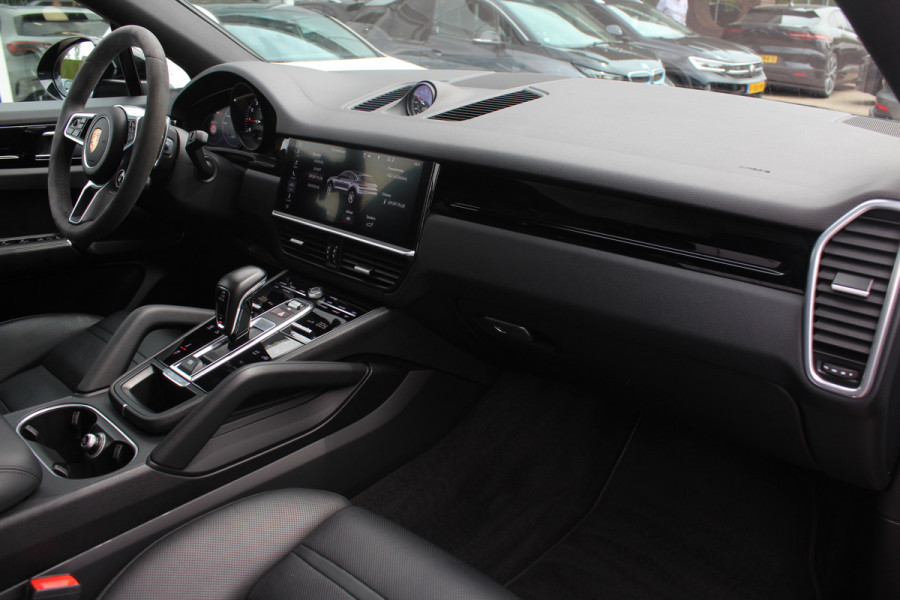 Porsche Cayenne Coupé 3.0 / Trekhaak / Panoramadak / Camera / Luchtvering / 22'' / Bose / Stoelventilatie / Sportchrono / Stoelverwarming / DAB / ACC