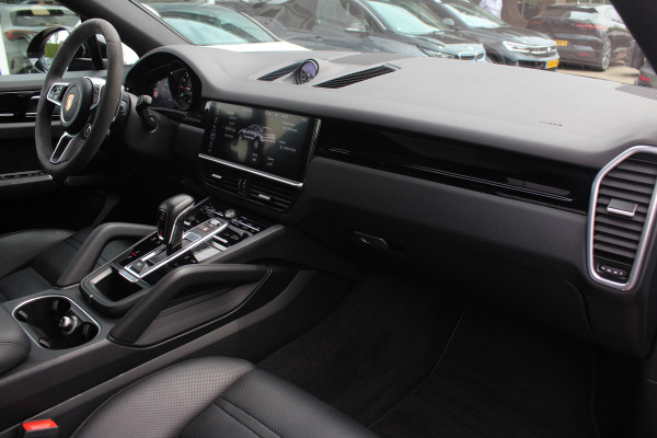 Porsche Cayenne Coupé 3.0 / Trekhaak / Panoramadak / Camera / Luchtvering / 22'' / Bose / Stoelventilatie / Sportchrono / Stoelverwarming / DAB / ACC