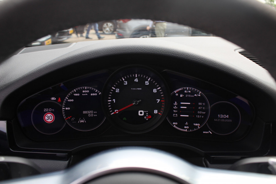Porsche Cayenne Coupé 3.0 / Trekhaak / Panoramadak / Camera / Luchtvering / 22'' / Bose / Stoelventilatie / Sportchrono / Stoelverwarming / DAB / ACC