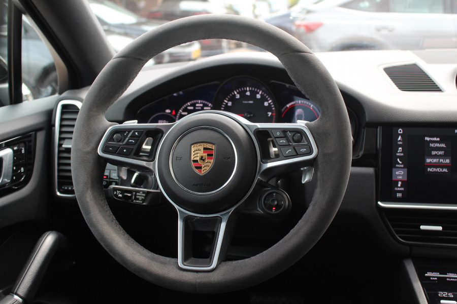 Porsche Cayenne Coupé 3.0 / Trekhaak / Panoramadak / Camera / Luchtvering / 22'' / Bose / Stoelventilatie / Sportchrono / Stoelverwarming / DAB / ACC