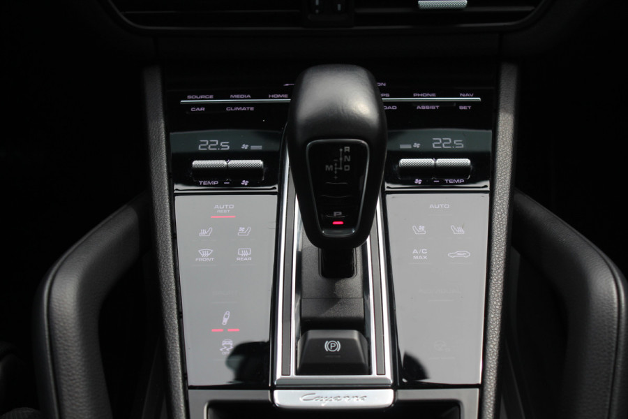 Porsche Cayenne Coupé 3.0 / Trekhaak / Panoramadak / Camera / Luchtvering / 22'' / Bose / Stoelventilatie / Sportchrono / Stoelverwarming / DAB / ACC