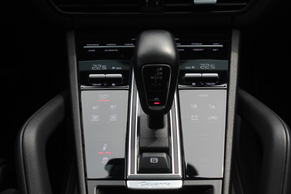 Porsche Cayenne Coupé 3.0 / Trekhaak / Panoramadak / Camera / Luchtvering / 22'' / Bose / Stoelventilatie / Sportchrono / Stoelverwarming / DAB / ACC