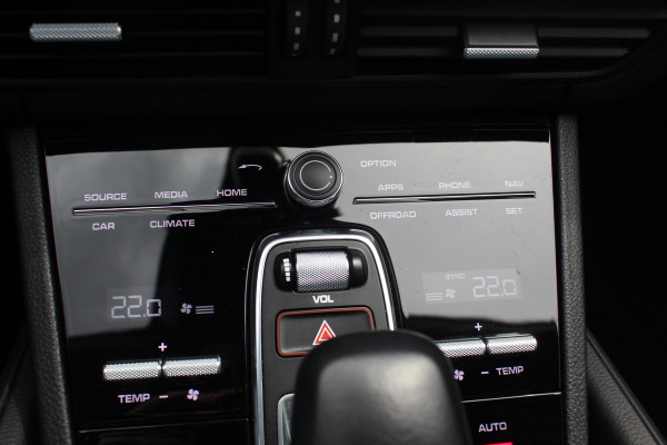 Porsche Cayenne Coupé 3.0 / Trekhaak / Panoramadak / Camera / Luchtvering / 22'' / Bose / Stoelventilatie / Sportchrono / Stoelverwarming / DAB / ACC