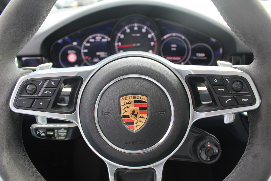 Porsche Cayenne Coupé 3.0 / Trekhaak / Panoramadak / Camera / Luchtvering / 22'' / Bose / Stoelventilatie / Sportchrono / Stoelverwarming / DAB / ACC