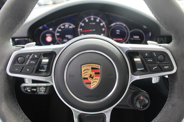Porsche Cayenne Coupé 3.0 / Trekhaak / Panoramadak / Camera / Luchtvering / 22'' / Bose / Stoelventilatie / Sportchrono / Stoelverwarming / DAB / ACC