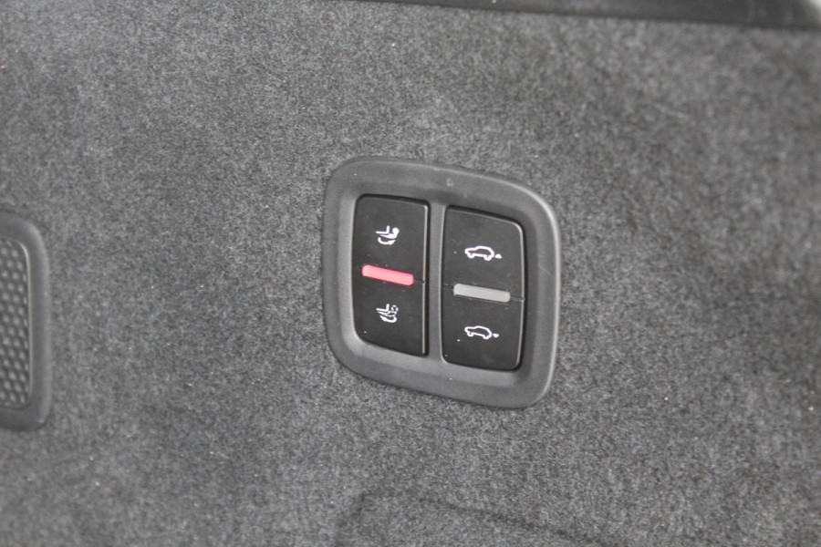 Porsche Cayenne Coupé 3.0 / Trekhaak / Panoramadak / Camera / Luchtvering / 22'' / Bose / Stoelventilatie / Sportchrono / Stoelverwarming / DAB / ACC