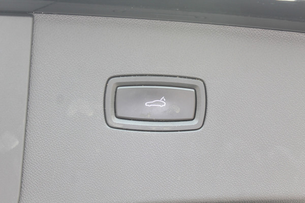 Porsche Cayenne Coupé 3.0 / Trekhaak / Panoramadak / Camera / Luchtvering / 22'' / Bose / Stoelventilatie / Sportchrono / Stoelverwarming / DAB / ACC