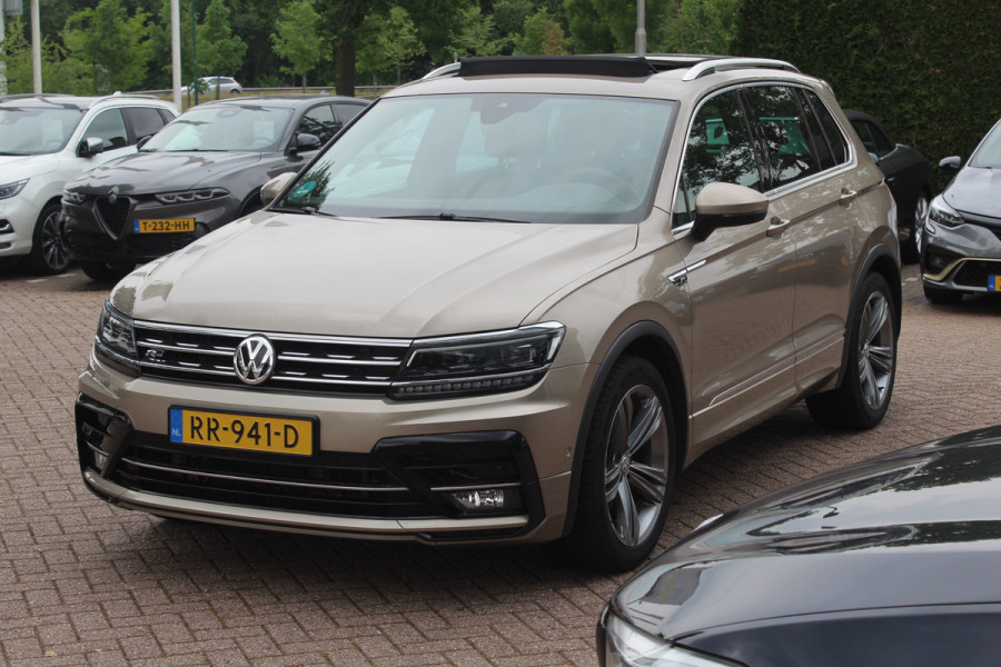 Volkswagen Tiguan 1.4 TSI ACT Highline Bus. R-Line / Trekhaak / Panoramadak / 360Camera / 19'' / Virtual Cockpit / Apple CarPlay / DAB / Stoelverwarming / ACC