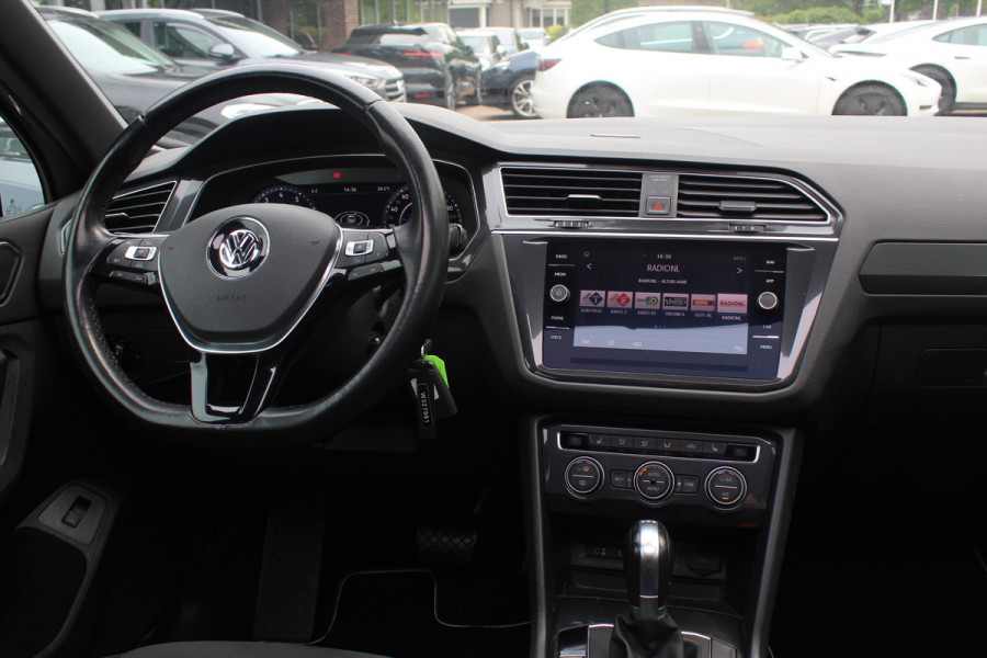 Volkswagen Tiguan 1.4 TSI ACT Highline Bus. R-Line / Trekhaak / Panoramadak / 360Camera / 19'' / Virtual Cockpit / Apple CarPlay / DAB / Stoelverwarming / ACC