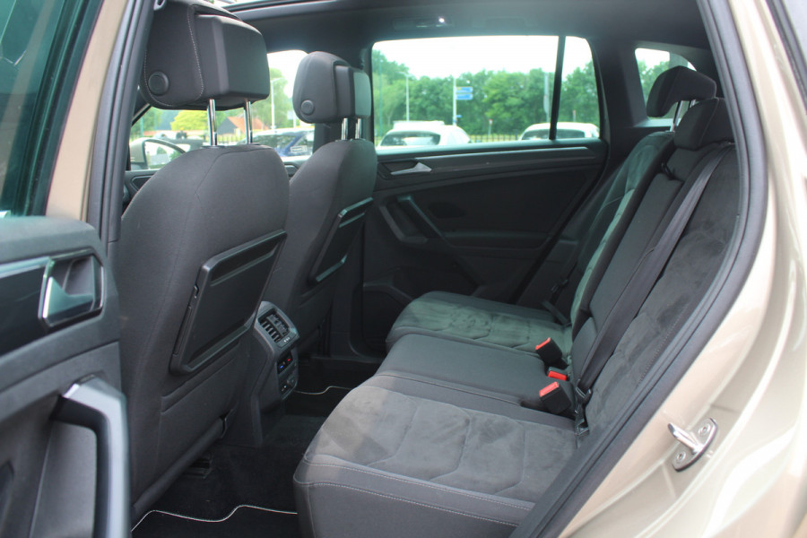 Volkswagen Tiguan 1.4 TSI ACT Highline Bus. R-Line / Trekhaak / Panoramadak / 360Camera / 19'' / Virtual Cockpit / Apple CarPlay / DAB / Stoelverwarming / ACC
