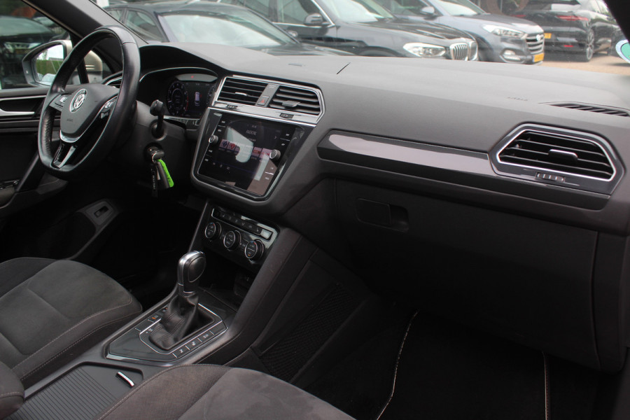 Volkswagen Tiguan 1.4 TSI ACT Highline Bus. R-Line / Trekhaak / Panoramadak / 360Camera / 19'' / Virtual Cockpit / Apple CarPlay / DAB / Stoelverwarming / ACC