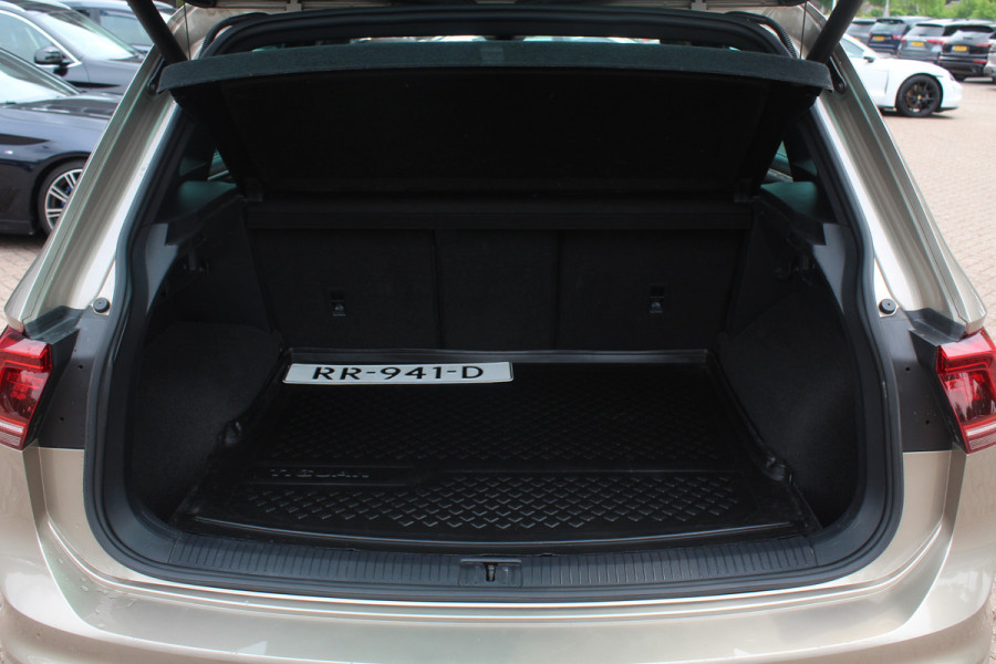 Volkswagen Tiguan 1.4 TSI ACT Highline Bus. R-Line / Trekhaak / Panoramadak / 360Camera / 19'' / Virtual Cockpit / Apple CarPlay / DAB / Stoelverwarming / ACC