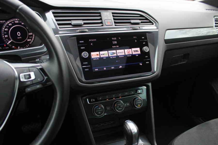 Volkswagen Tiguan 1.4 TSI ACT Highline Bus. R-Line / Trekhaak / Panoramadak / 360Camera / 19'' / Virtual Cockpit / Apple CarPlay / DAB / Stoelverwarming / ACC