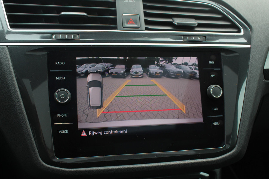 Volkswagen Tiguan 1.4 TSI ACT Highline Bus. R-Line / Trekhaak / Panoramadak / 360Camera / 19'' / Virtual Cockpit / Apple CarPlay / DAB / Stoelverwarming / ACC