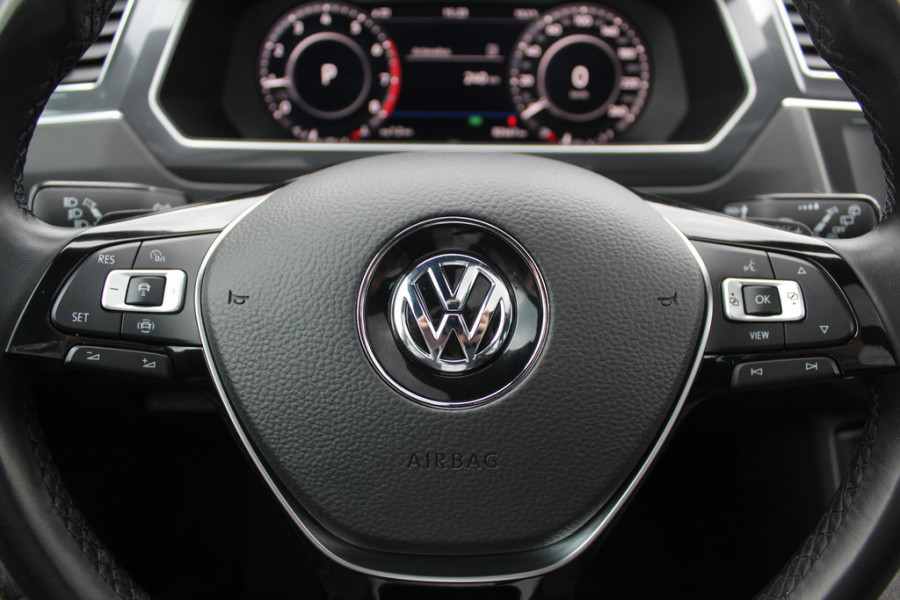Volkswagen Tiguan 1.4 TSI ACT Highline Bus. R-Line / Trekhaak / Panoramadak / 360Camera / 19'' / Virtual Cockpit / Apple CarPlay / DAB / Stoelverwarming / ACC