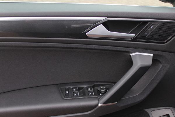 Volkswagen Tiguan 1.4 TSI ACT Highline Bus. R-Line / Trekhaak / Panoramadak / 360Camera / 19'' / Virtual Cockpit / Apple CarPlay / DAB / Stoelverwarming / ACC