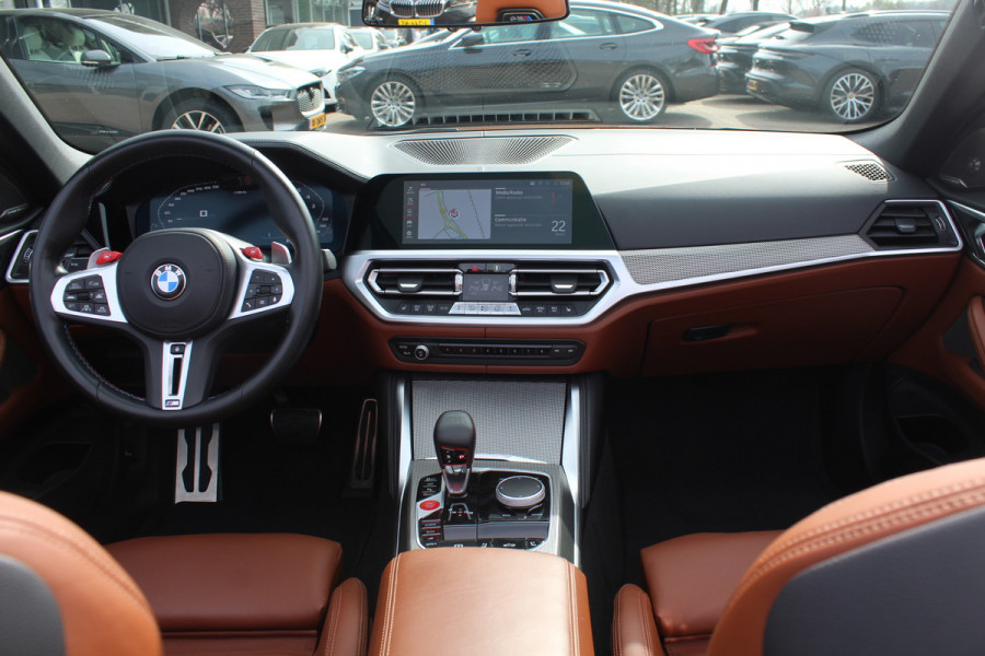 BMW 4 Serie Cabrio M4 xDrive Competition / Camera / Head-up / Carbon / Nekverwarming / H&K / Keyless / Stuurverwarming / ACC / DAB / Dodehoek / Windscherm