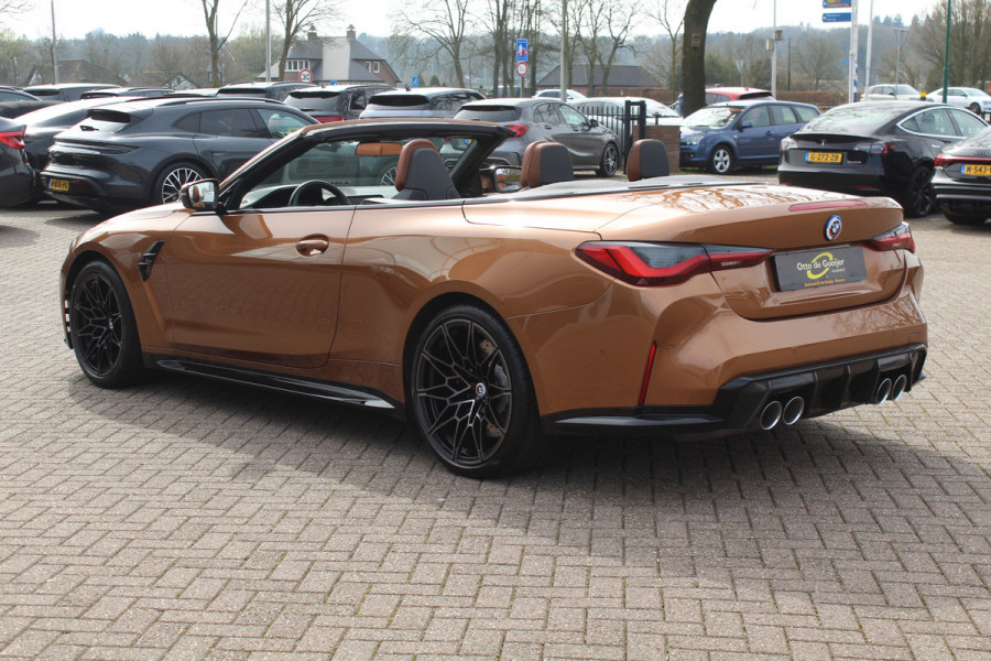 BMW 4 Serie Cabrio M4 xDrive Competition / Camera / Head-up / Carbon / Nekverwarming / H&K / Keyless / Stuurverwarming / ACC / DAB / Dodehoek / Windscherm
