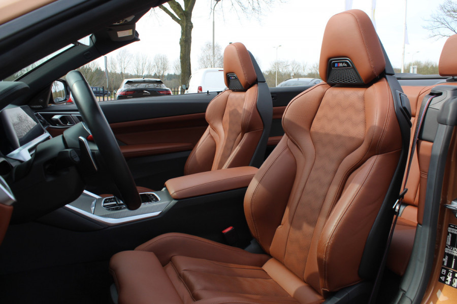 BMW 4 Serie Cabrio M4 xDrive Competition / Camera / Head-up / Carbon / Nekverwarming / H&K / Keyless / Stuurverwarming / ACC / DAB / Dodehoek / Windscherm