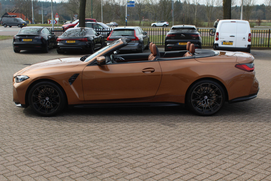BMW 4 Serie Cabrio M4 xDrive Competition / Camera / Head-up / Carbon / Nekverwarming / H&K / Keyless / Stuurverwarming / ACC / DAB / Dodehoek / Windscherm