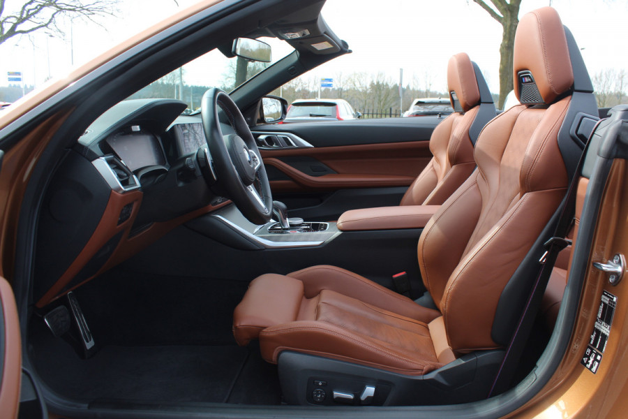 BMW 4 Serie Cabrio M4 xDrive Competition / Camera / Head-up / Carbon / Nekverwarming / H&K / Keyless / Stuurverwarming / ACC / DAB / Dodehoek / Windscherm