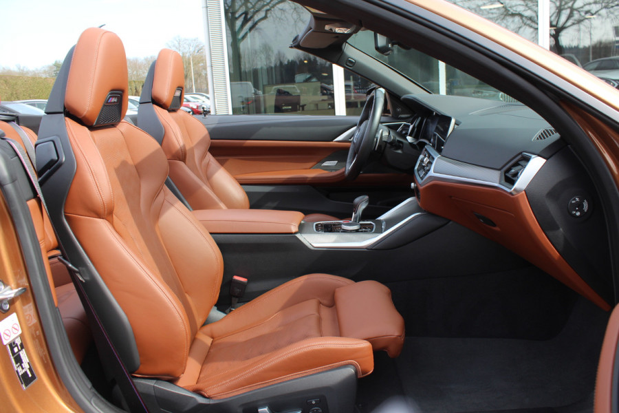 BMW 4 Serie Cabrio M4 xDrive Competition / Camera / Head-up / Carbon / Nekverwarming / H&K / Keyless / Stuurverwarming / ACC / DAB / Dodehoek / Windscherm