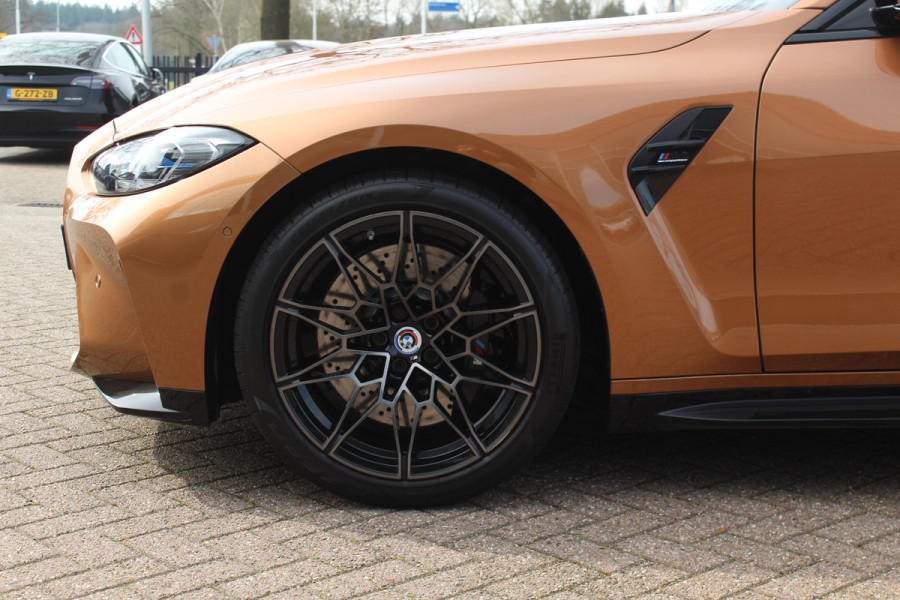 BMW 4 Serie Cabrio M4 xDrive Competition / Camera / Head-up / Carbon / Nekverwarming / H&K / Keyless / Stuurverwarming / ACC / DAB / Dodehoek / Windscherm