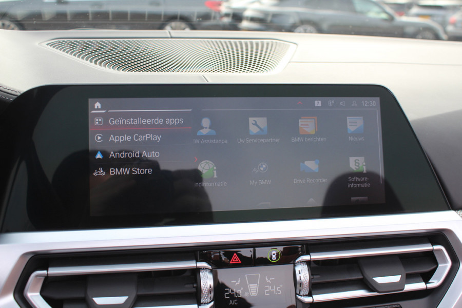 BMW 4 Serie Cabrio M4 xDrive Competition / Camera / Head-up / Carbon / Nekverwarming / H&K / Keyless / Stuurverwarming / ACC / DAB / Dodehoek / Windscherm