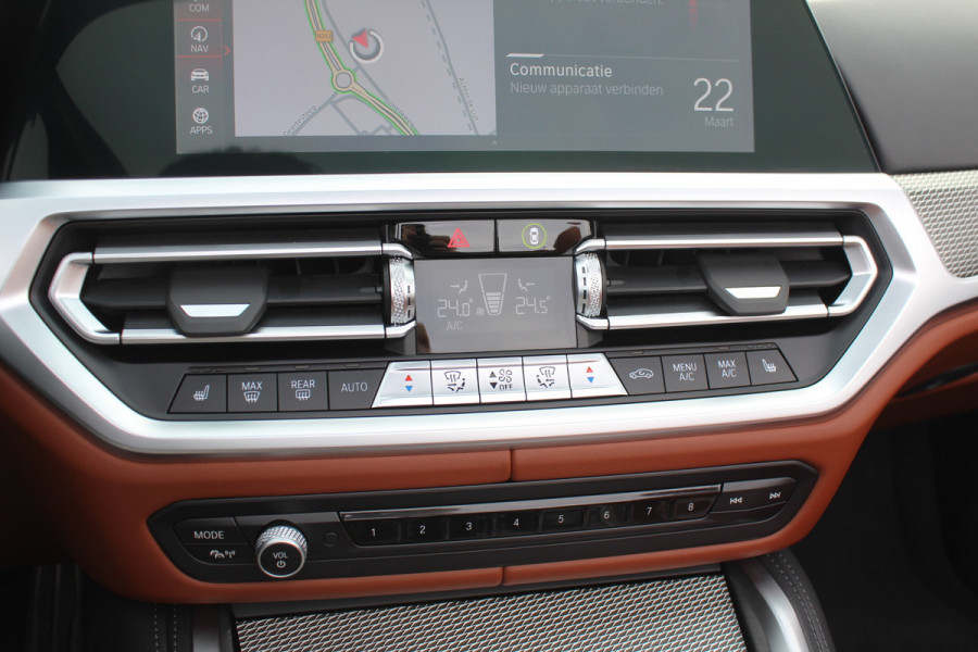 BMW 4 Serie Cabrio M4 xDrive Competition / Camera / Head-up / Carbon / Nekverwarming / H&K / Keyless / Stuurverwarming / ACC / DAB / Dodehoek / Windscherm