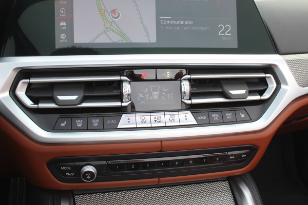 BMW 4 Serie Cabrio M4 xDrive Competition / Camera / Head-up / Carbon / Nekverwarming / H&K / Keyless / Stuurverwarming / ACC / DAB / Dodehoek / Windscherm