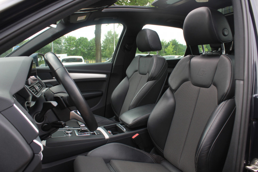 Audi Q5 2.0 TFSI quattro Launch Edition / Trekhaak / Panoramadak / Half leder / B&O / 20'' / Standverwarming / Parkeerhulp V+A / Navigatie / Cruise Control