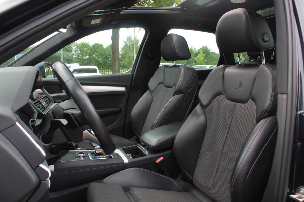 Audi Q5 2.0 TFSI quattro Launch Edition / Trekhaak / Panoramadak / Half leder / B&O / 20'' / Standverwarming / Parkeerhulp V+A / Navigatie / Cruise Control
