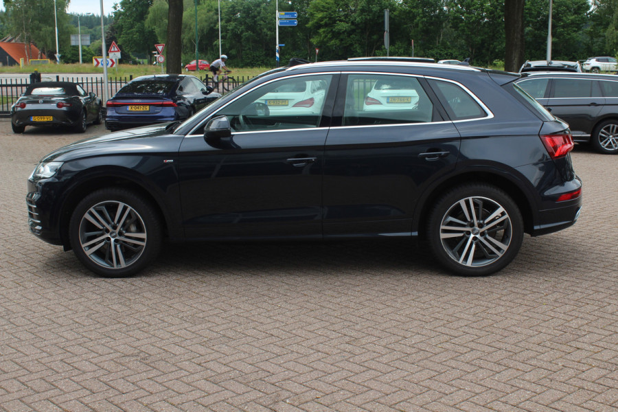 Audi Q5 2.0 TFSI quattro Launch Edition / Trekhaak / Panoramadak / Half leder / B&O / 20'' / Standverwarming / Parkeerhulp V+A / Navigatie / Cruise Control
