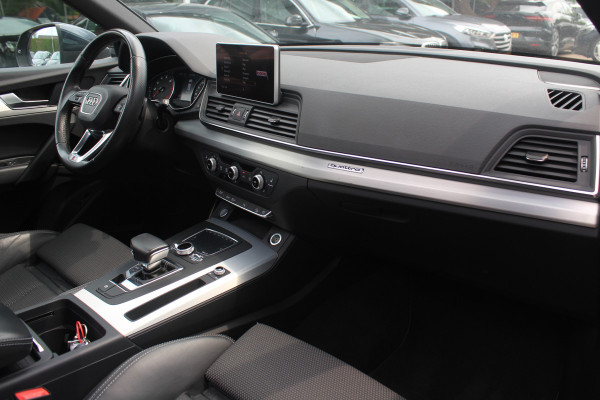 Audi Q5 2.0 TFSI quattro Launch Edition / Trekhaak / Panoramadak / Half leder / B&O / 20'' / Standverwarming / Parkeerhulp V+A / Navigatie / Cruise Control