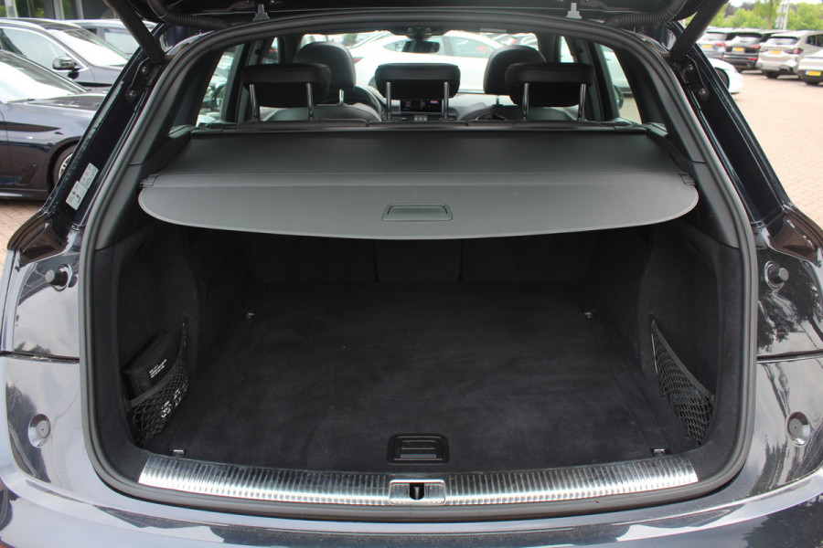 Audi Q5 2.0 TFSI quattro Launch Edition / Trekhaak / Panoramadak / Half leder / B&O / 20'' / Standverwarming / Parkeerhulp V+A / Navigatie / Cruise Control