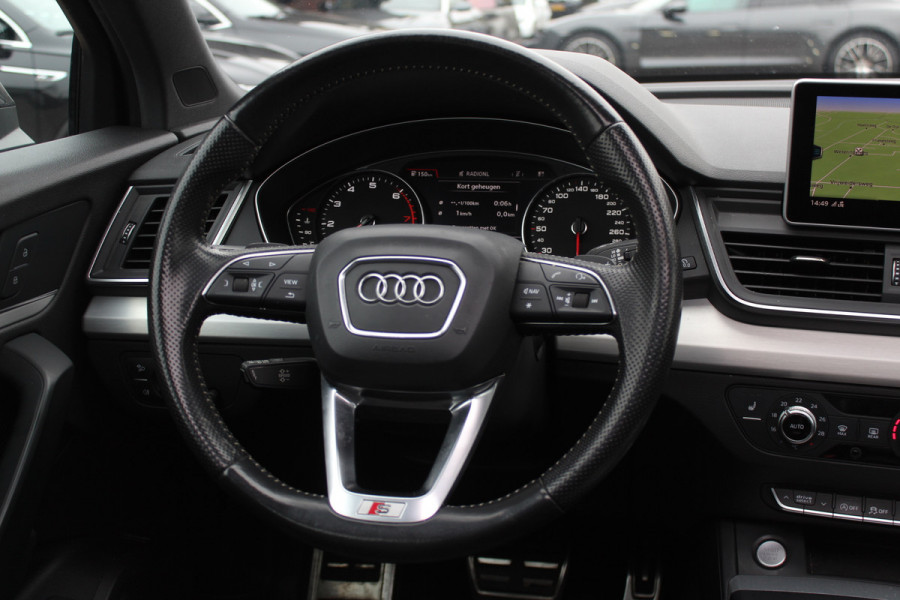 Audi Q5 2.0 TFSI quattro Launch Edition / Trekhaak / Panoramadak / Half leder / B&O / 20'' / Standverwarming / Parkeerhulp V+A / Navigatie / Cruise Control