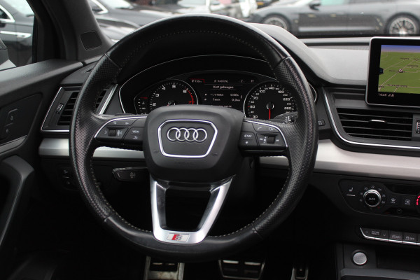 Audi Q5 2.0 TFSI quattro Launch Edition / Trekhaak / Panoramadak / Half leder / B&O / 20'' / Standverwarming / Parkeerhulp V+A / Navigatie / Cruise Control