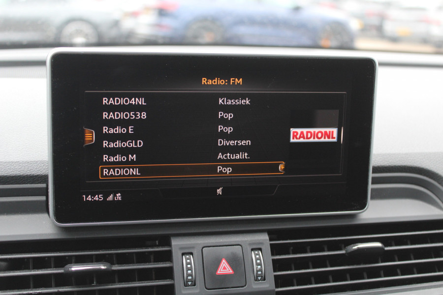Audi Q5 2.0 TFSI quattro Launch Edition / Trekhaak / Panoramadak / Half leder / B&O / 20'' / Standverwarming / Parkeerhulp V+A / Navigatie / Cruise Control