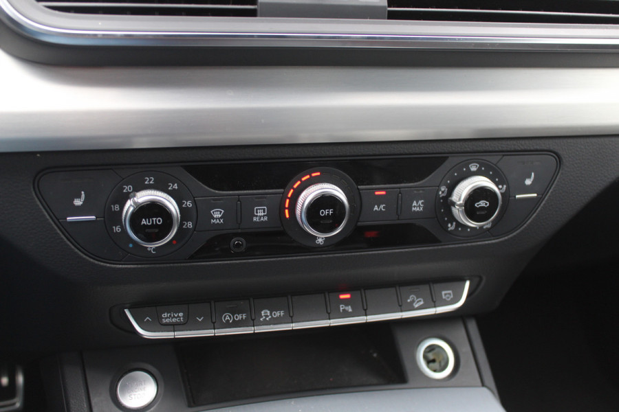 Audi Q5 2.0 TFSI quattro Launch Edition / Trekhaak / Panoramadak / Half leder / B&O / 20'' / Standverwarming / Parkeerhulp V+A / Navigatie / Cruise Control