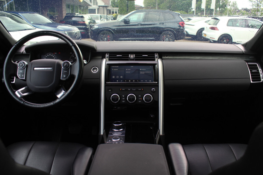 Land Rover Discovery 3.0 Td6 HSE Luxury 7p. / Trekhaak / Panoramadak / 360Camera / 22'' / Volleder / Virtual Cockpit / Stuurverwarming / Keyless / Luchtvering / Meridian / DAB / Stoelverwarming / Cruise Control