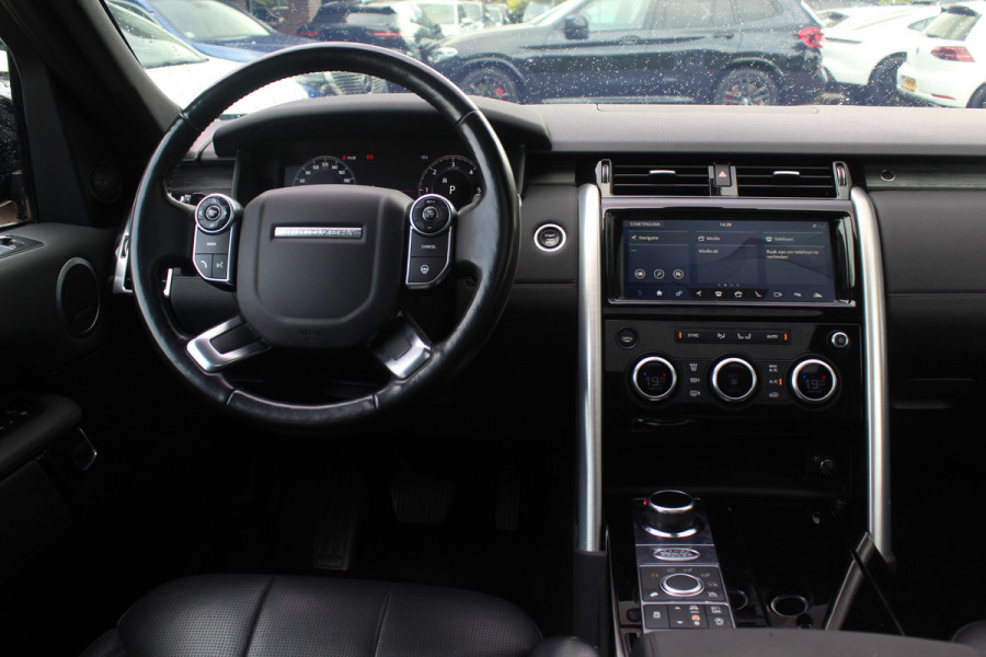Land Rover Discovery 3.0 Td6 HSE Luxury 7p. / Trekhaak / Panoramadak / 360Camera / 22'' / Volleder / Virtual Cockpit / Stuurverwarming / Keyless / Luchtvering / Meridian / DAB / Stoelverwarming / Cruise Control