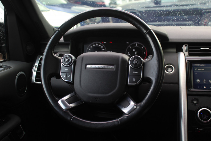 Land Rover Discovery 3.0 Td6 HSE Luxury 7p. / Trekhaak / Panoramadak / 360Camera / 22'' / Volleder / Virtual Cockpit / Stuurverwarming / Keyless / Luchtvering / Meridian / DAB / Stoelverwarming / Cruise Control