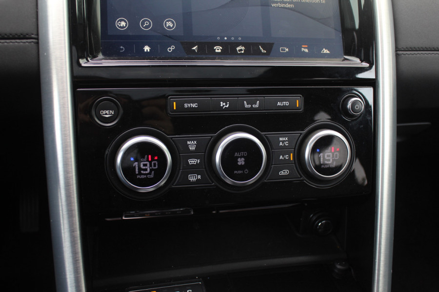 Land Rover Discovery 3.0 Td6 HSE Luxury 7p. / Trekhaak / Panoramadak / 360Camera / 22'' / Volleder / Virtual Cockpit / Stuurverwarming / Keyless / Luchtvering / Meridian / DAB / Stoelverwarming / Cruise Control