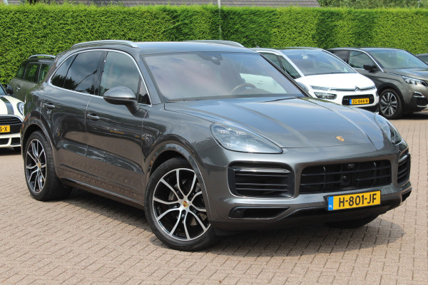 Porsche Cayenne 3.0 E-Hybrid / Trekhaak / 360Camera / Burmester / Sportdesign / Sportchrono / Softclose / 21'' / Luchtvering / Keyless / Stuurverwarming / Matrix LED / DAB