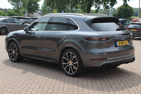 Porsche Cayenne 3.0 E-Hybrid / Trekhaak / 360Camera / Burmester / Sportdesign / Sportchrono / Softclose / 21'' / Luchtvering / Keyless / Stuurverwarming / Matrix LED / DAB