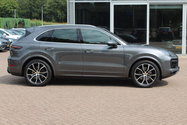 Porsche Cayenne 3.0 E-Hybrid / Trekhaak / 360Camera / Burmester / Sportdesign / Sportchrono / Softclose / 21'' / Luchtvering / Keyless / Stuurverwarming / Matrix LED / DAB